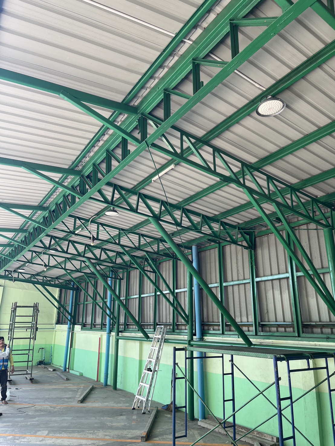 โคมไฟโซล่าเซลล์ ติดเพดาน Highbay รุ่น D MAX 400W (แสง : ขาว)