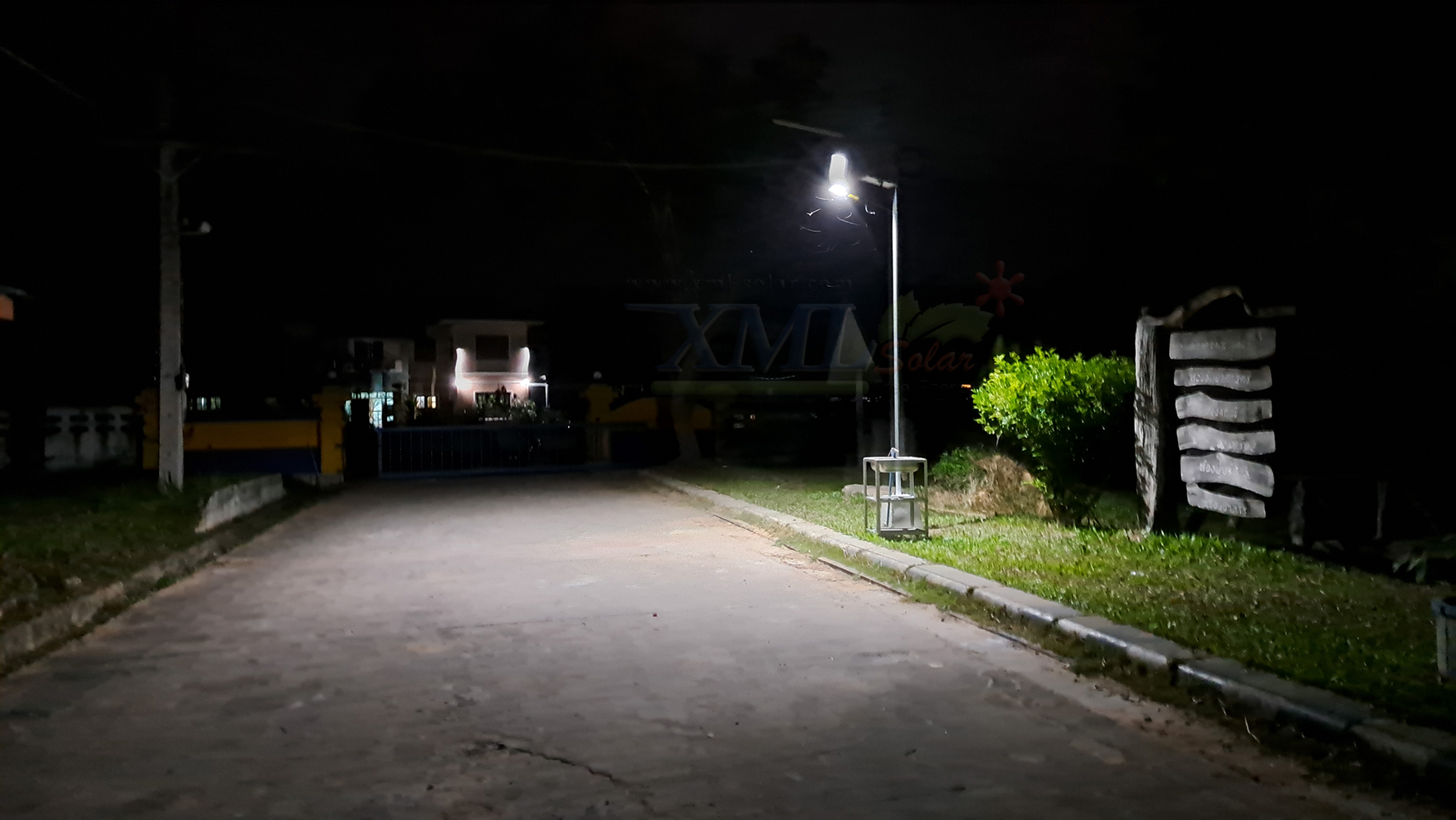 โคมไฟถนนโซล่าเซลล์ รุ่น MD-SLT19 - 150W (แสง : ขาว)