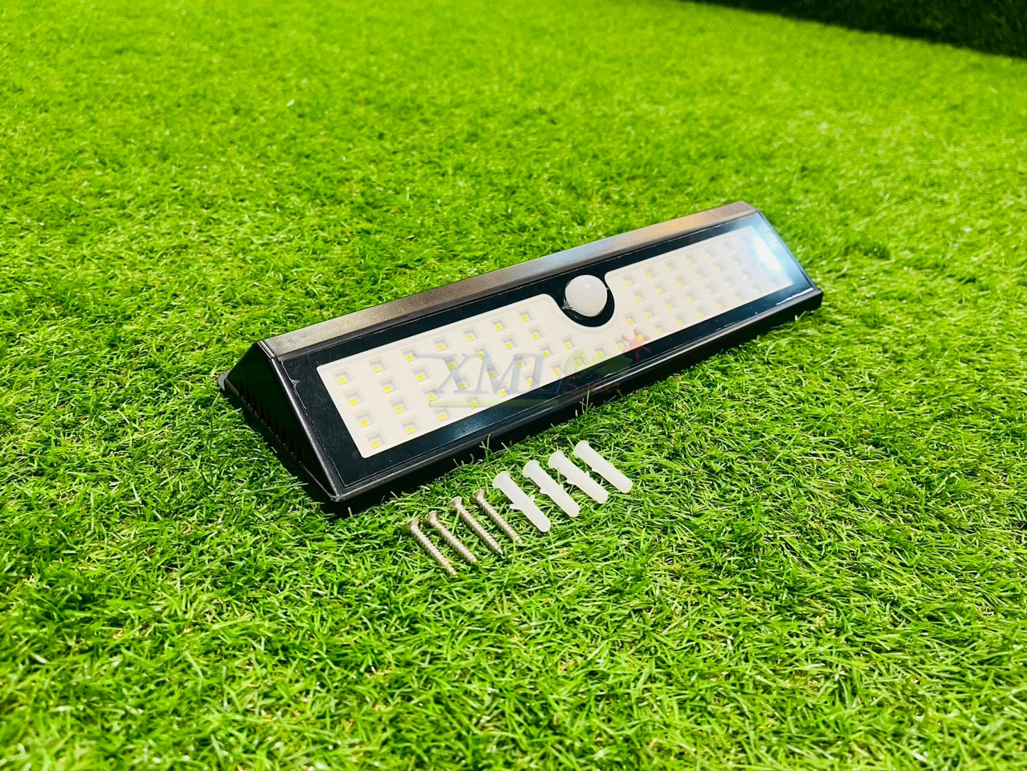 ไฟติดผนังโซล่าเซลล์ 62 LED (เเสง : ขาว)