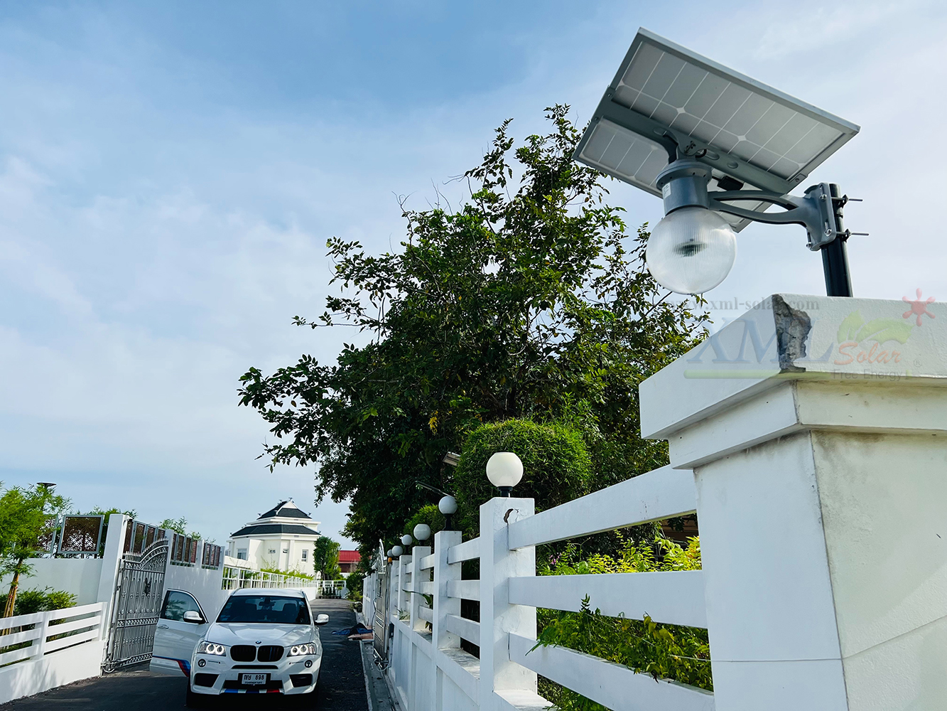 โคมไฟโซล่าเซลล์อัจฉริยะ ทรงโคมกลม รุ่น 40 Watt Monocrystalline (1 แถม 1)