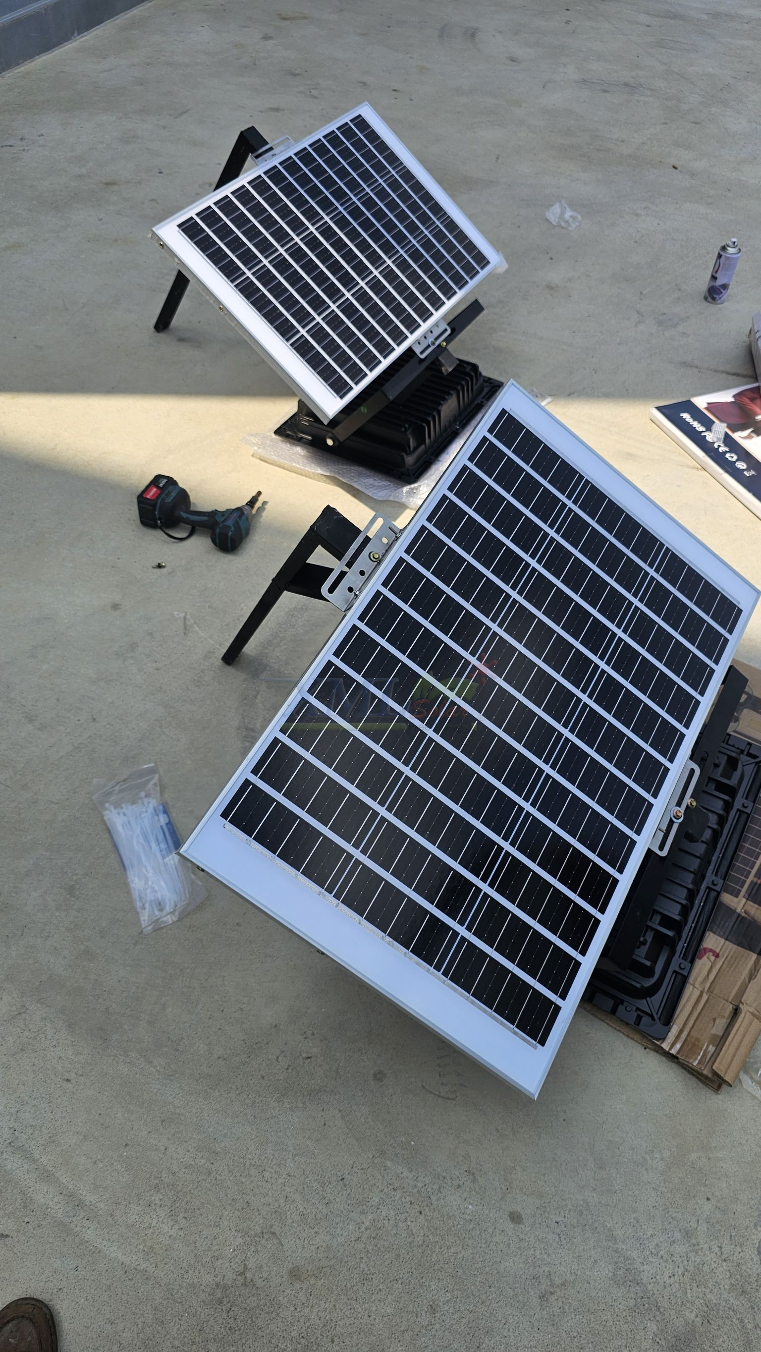 สปอร์ตไลท์โซล่าเซลล์ 500 W. รุ่นใหม่ JD8500L (แสง : ขาว)