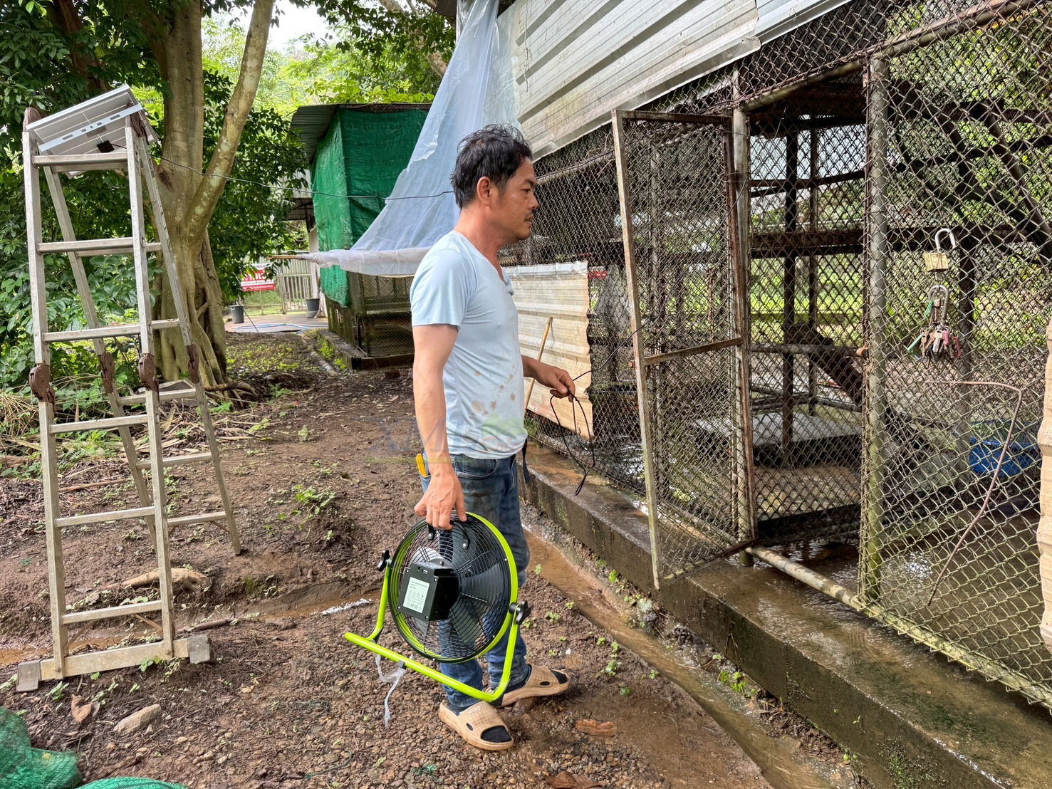 พัดลมโซล่าเซลล์ 12 นิ้ว รุ่น SP-SF-818-A