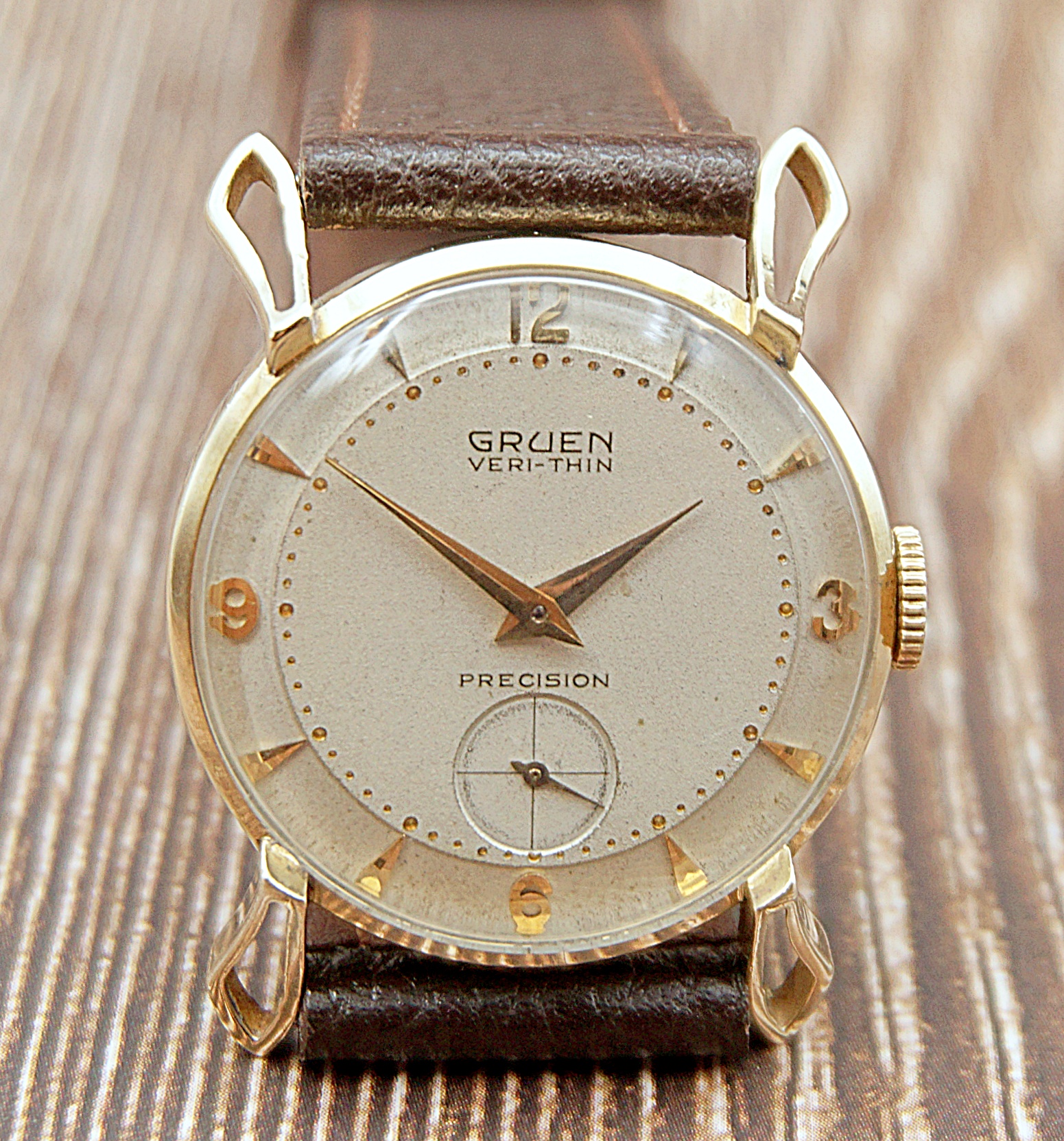 นาฬิกาเก่า GRUEN ไขลานสองเข็มครึ่ง (ตัวเรือนทอง 14K)