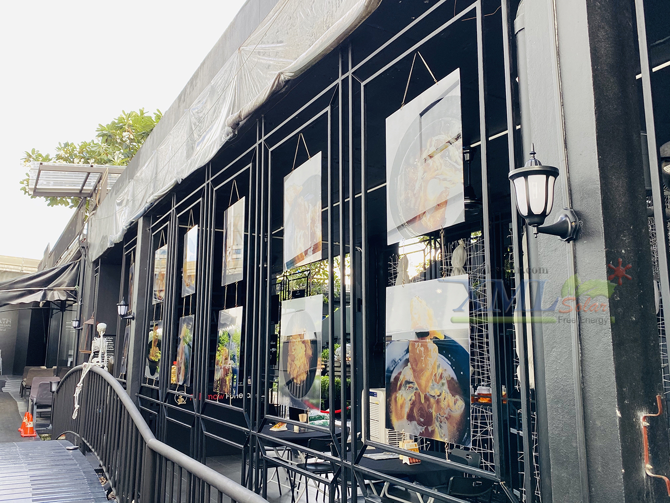 โคมไฟกิ่งโซล่าเซลล์ ทรง Modern (เเสง : เปลวไฟเหลืองวอมไวท์) 1 แถม 1