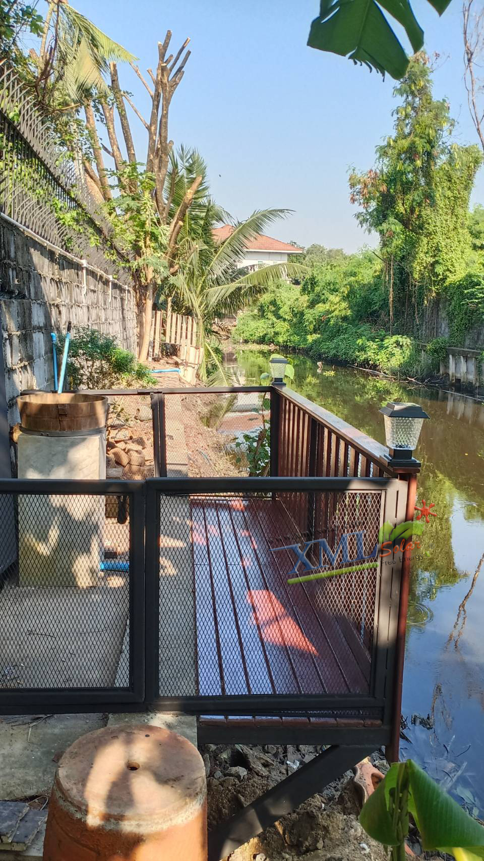 โคมไฟหัวเสาโซล่าเซลล์ + AC ทรงสี่เหลี่ยม ไซส์ใหญ่ (เปิดได้ 2 แสง)(1 แถม 1)