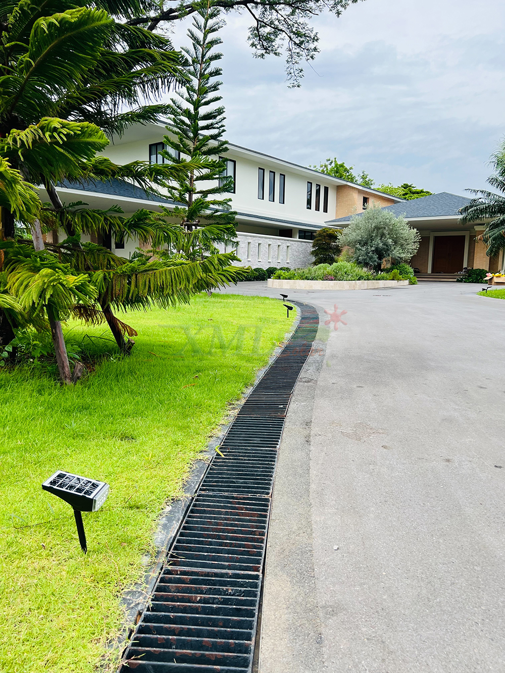 สปอร์ตไลท์ปักสนามโซล่าเซลล์ รุ่น SSL-001