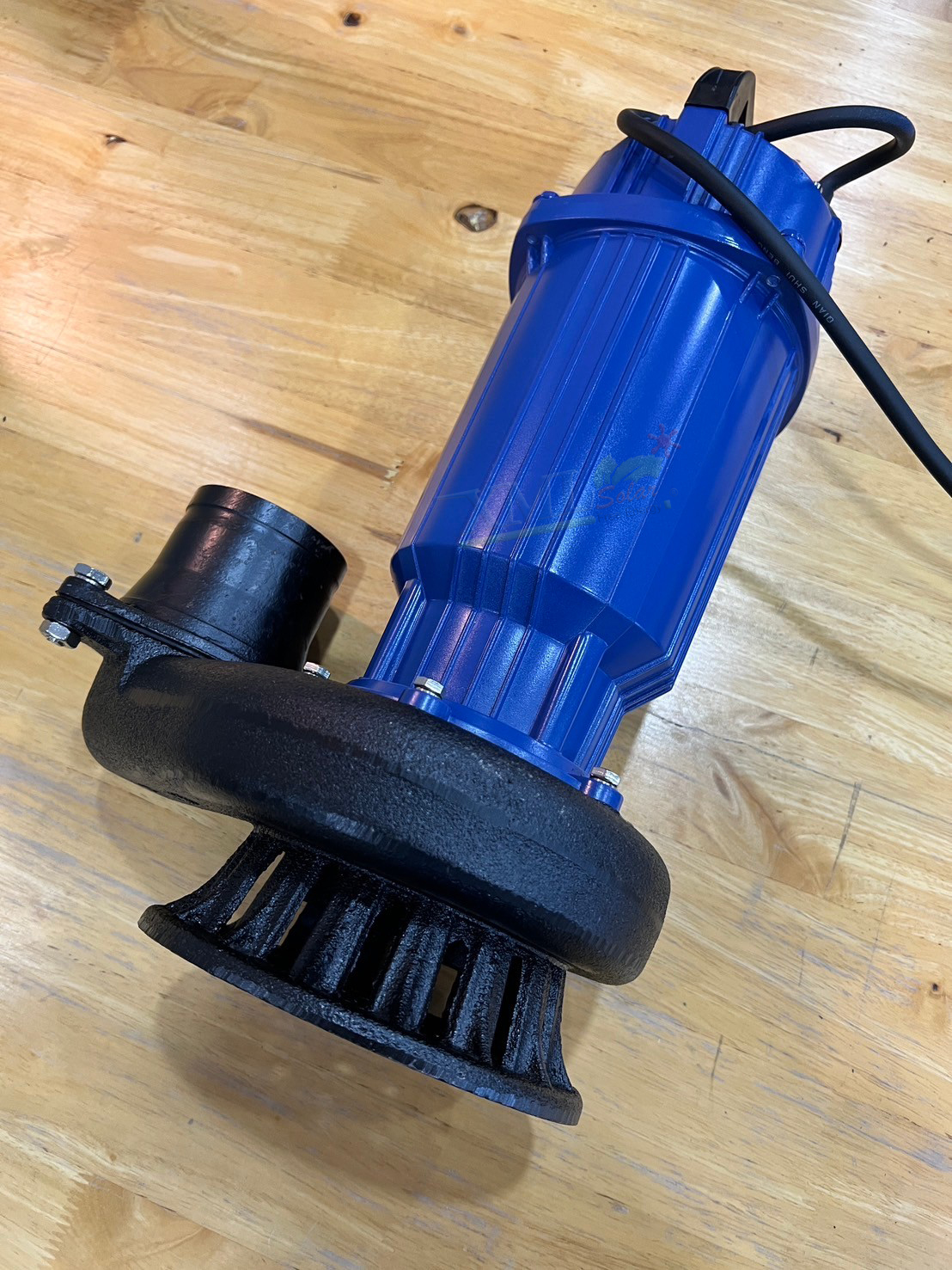 ปั๊มแช่อลูมิเนียม รุ่นสีน้ำเงิน 800W (ท่อ 3 นิ้ว) + เเผงโซล่าเซลล์ 450W (2 แผง)