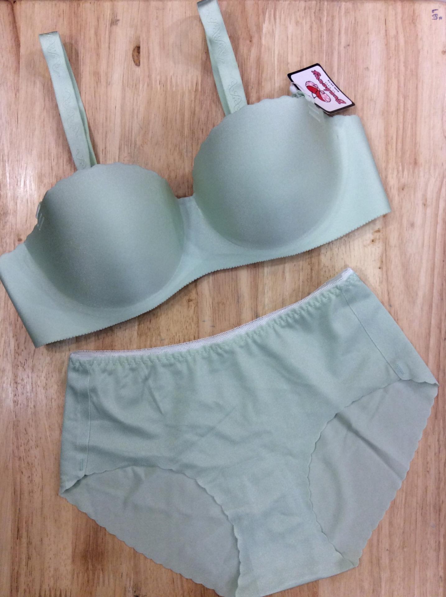 ชุดชั้นใน ไร้ตะเข็บ ทรงครึ่งเต้า เสริมฟอง size 32,34,36,38 ราคาโปรโมชั่น ชุดละ 200 บาท
