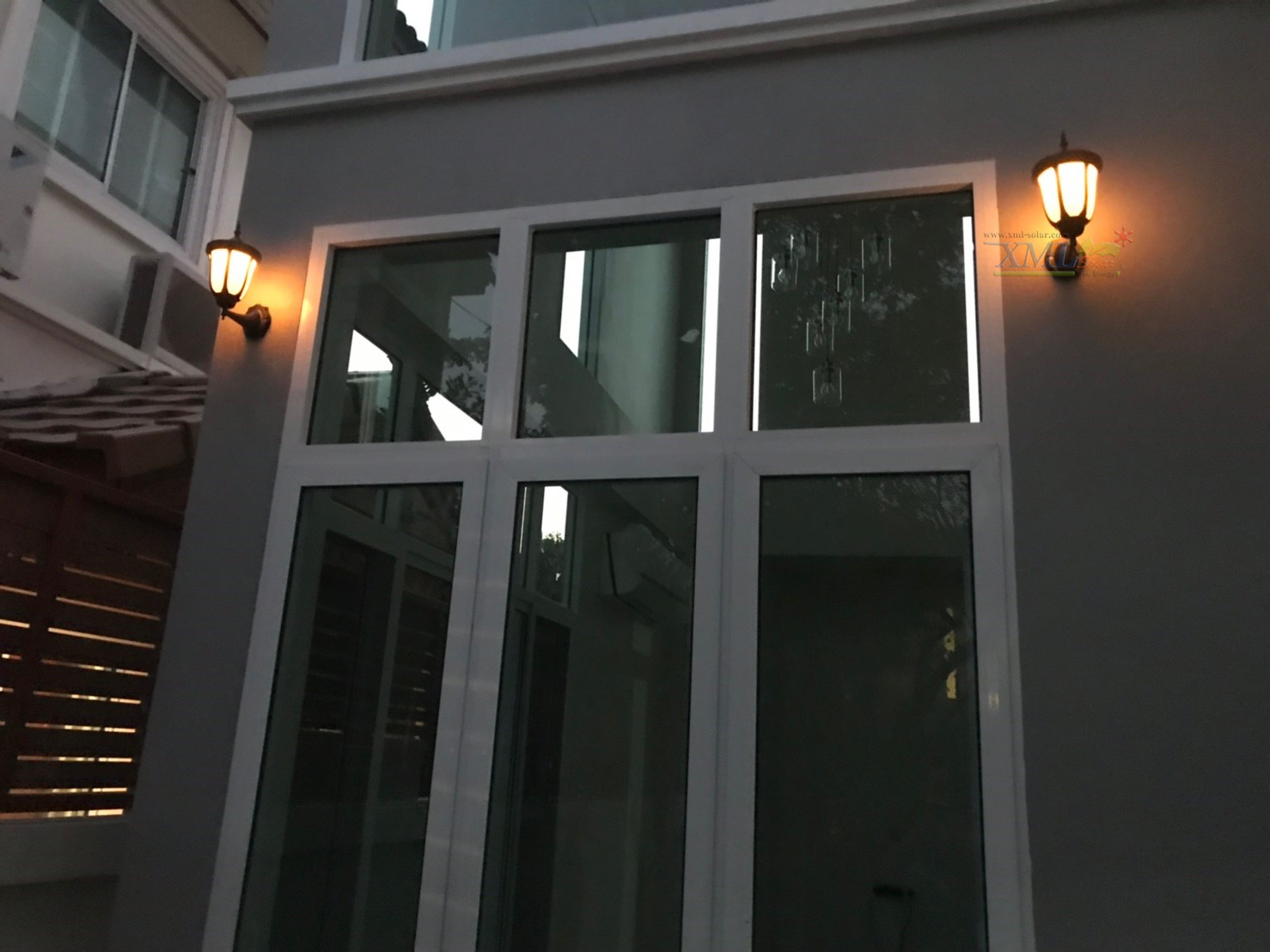 โคมไฟกิ่งโซล่าเซลล์ ทรง Modern (เเสง : เปลวไฟเหลืองวอมไวท์) 1 แถม 1