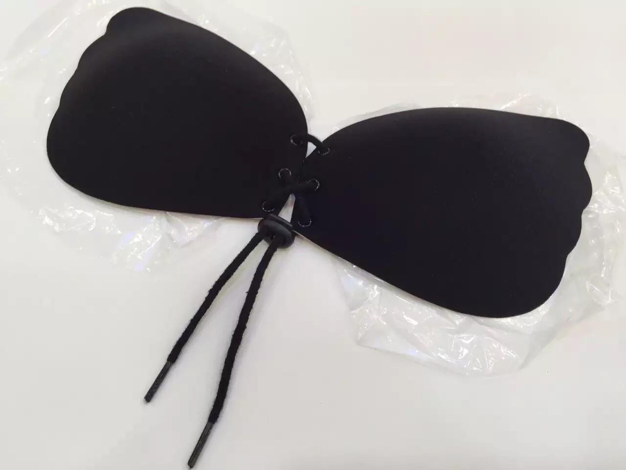 บราไร้สายทรงปีกนางฟ้า เชือกดึง ช่วยดันหน้าอกชิด มีคัพ A B C มี 2 สี ดำ เนื้อ ราคาส่ง 3 ชิ้น คละแบบได้ ราคาคู่ละ 290 บาท