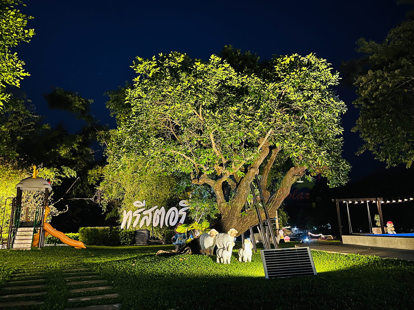 สปอร์ตไลท์โซล่าเซลล์ 300 W. รุ่นใหม่ JD8300L (แสง : เหลืองวอมไวท์) สำเนา