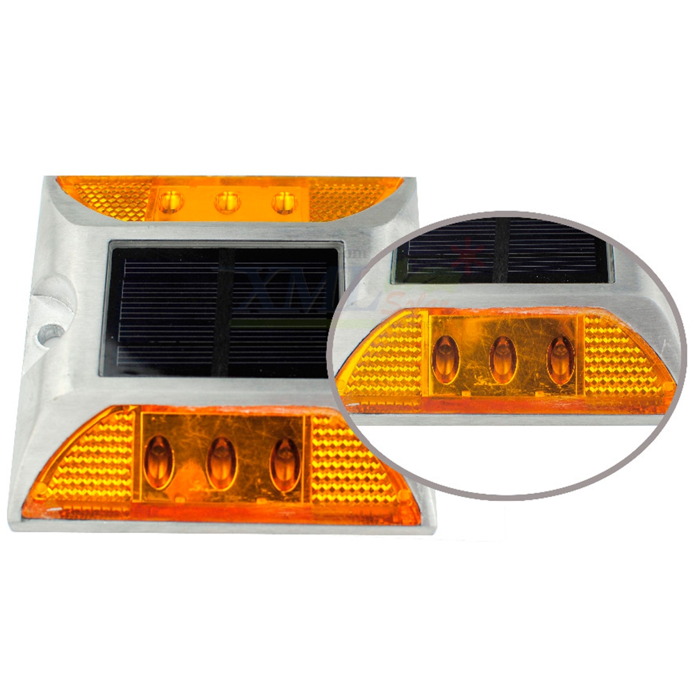 ไฟหมุดถนนโซล่าเซลล์ 6 LED รุ่น เเบน (เเสง : เหลืองกระพริบ)