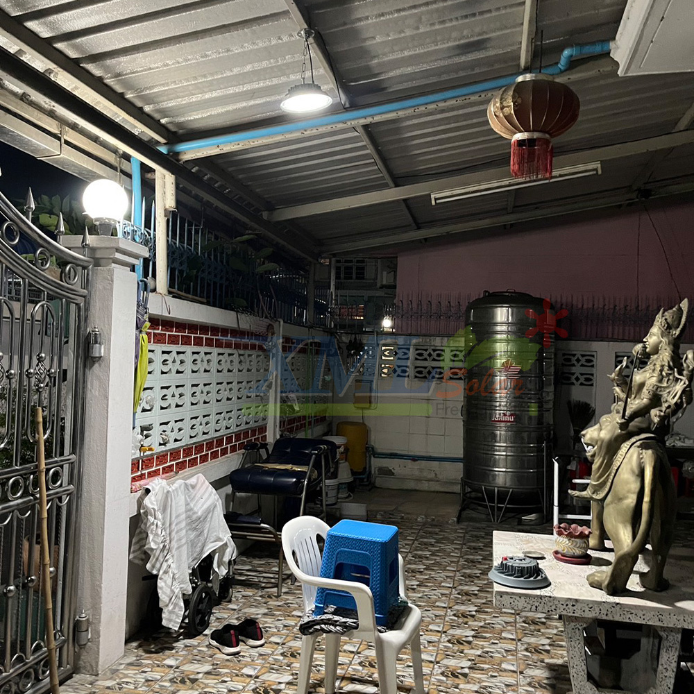 โคมไฟโซล่าเซลล์ ติดเพดาน Highbay รุ่น D MAX 200W (แสง : ขาว)