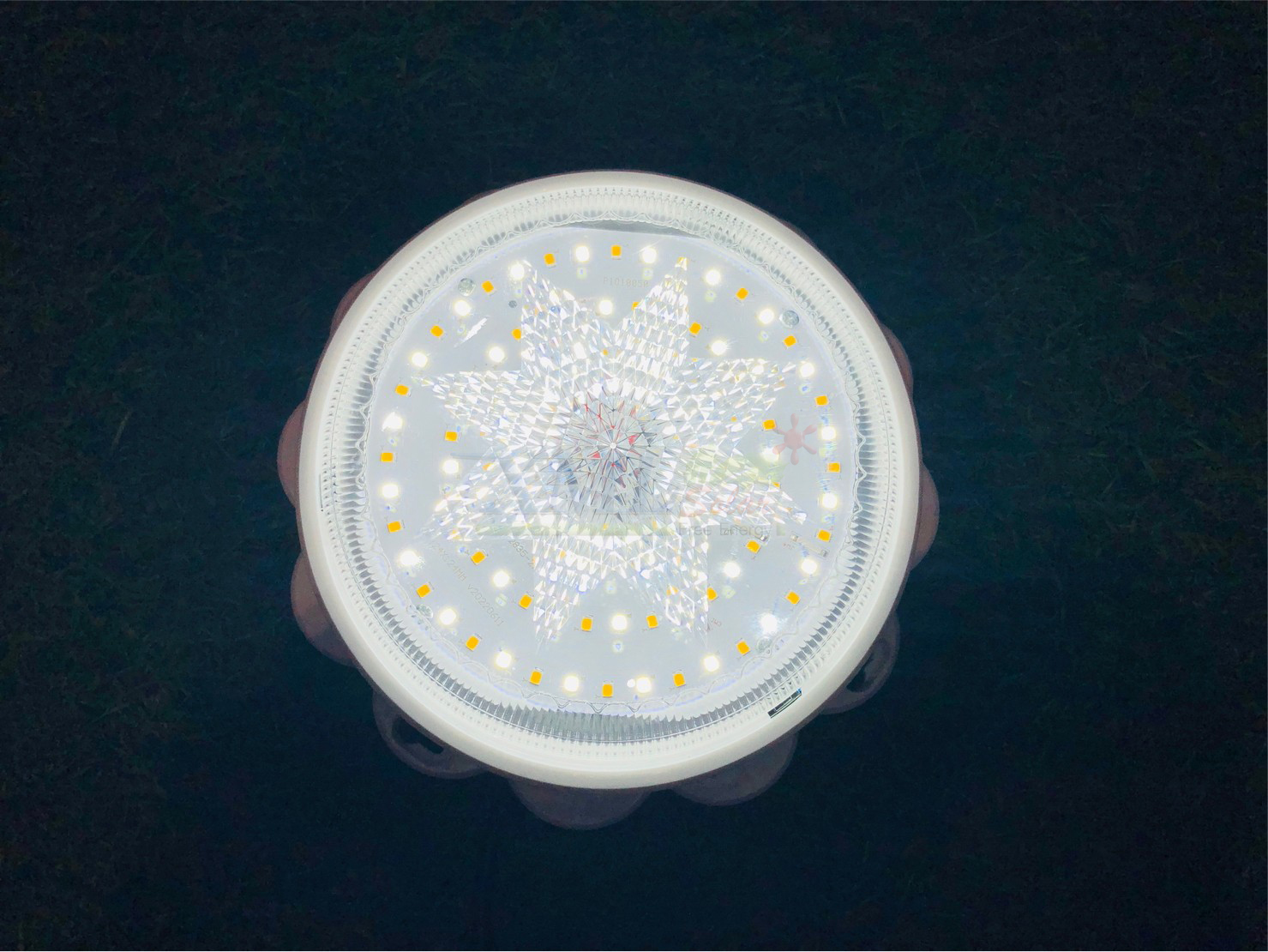 โคมไฟโซล่าเซลล์ ติดเพดาน รุ่น SCL06 (เปิดได้ 3 แสง)