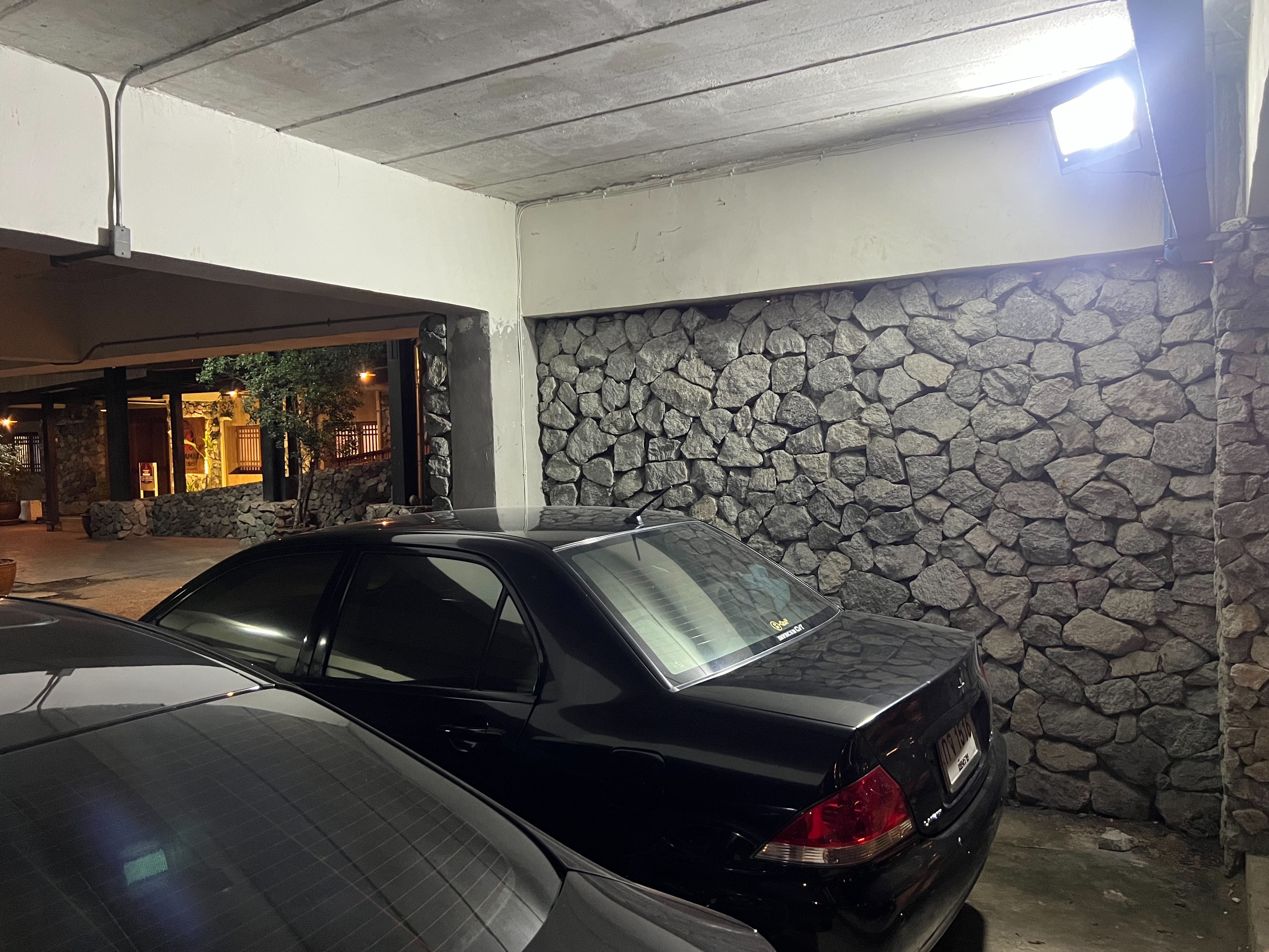 ไฟสปอตไลท์โซล่าเซลล์ 200 Watt กล่องสีน้ำตาล (เปิดได้ 3 แสง)