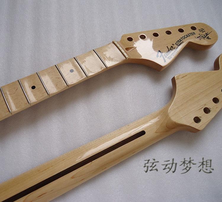 คอกีต้าร์ Fender Yngwie Malmsteen
