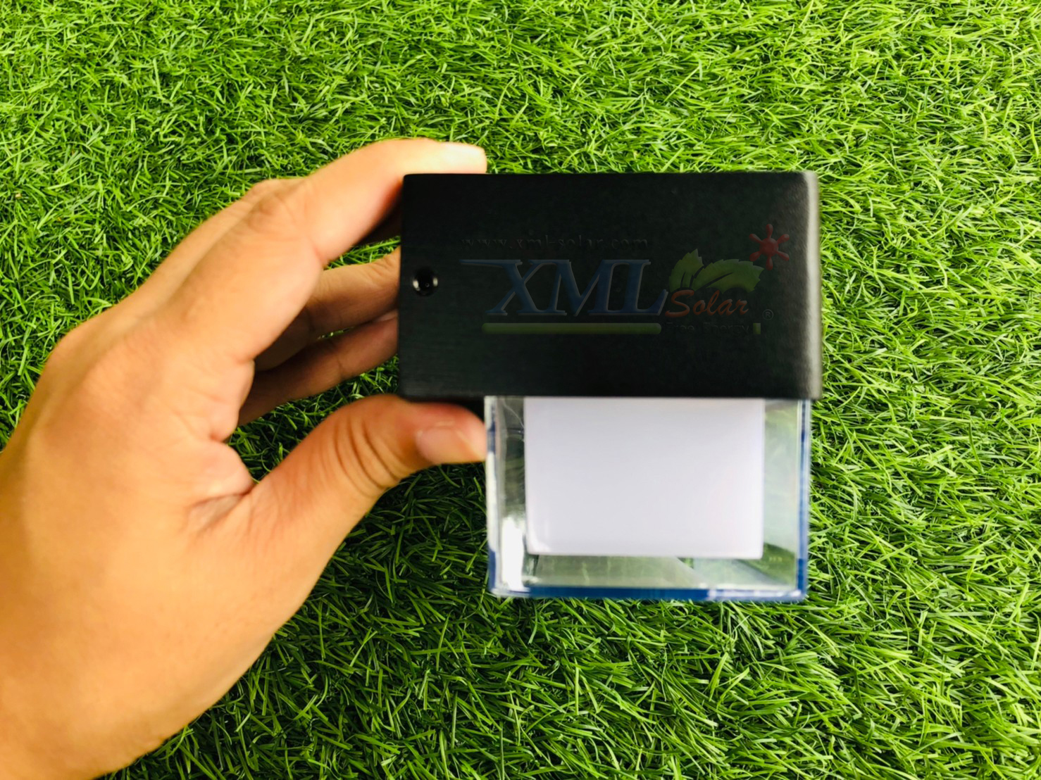 โคมไฟโซล่าเซลล์ ติดผนัง สไตล์มินิมอล รุ่น ทรงผืนผ้า (เปิดได้ 2 แสง)