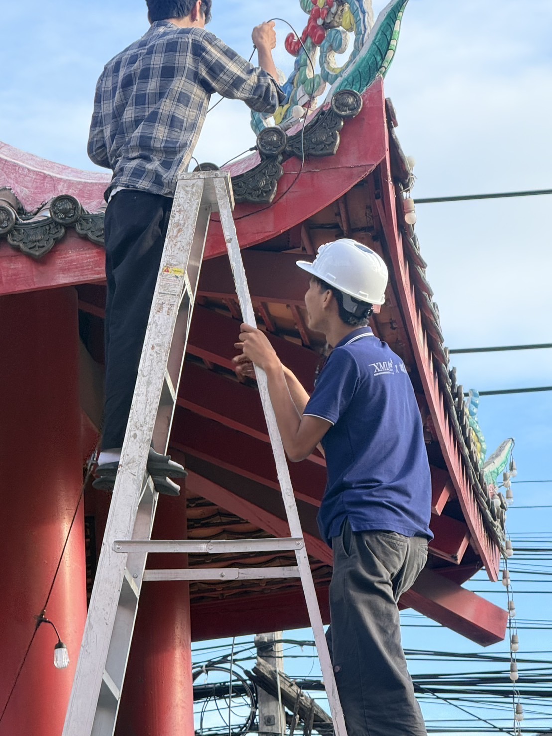 หมวกเซฟตี้ + พัดลมโซล่าเซลล์ (สีขาว)