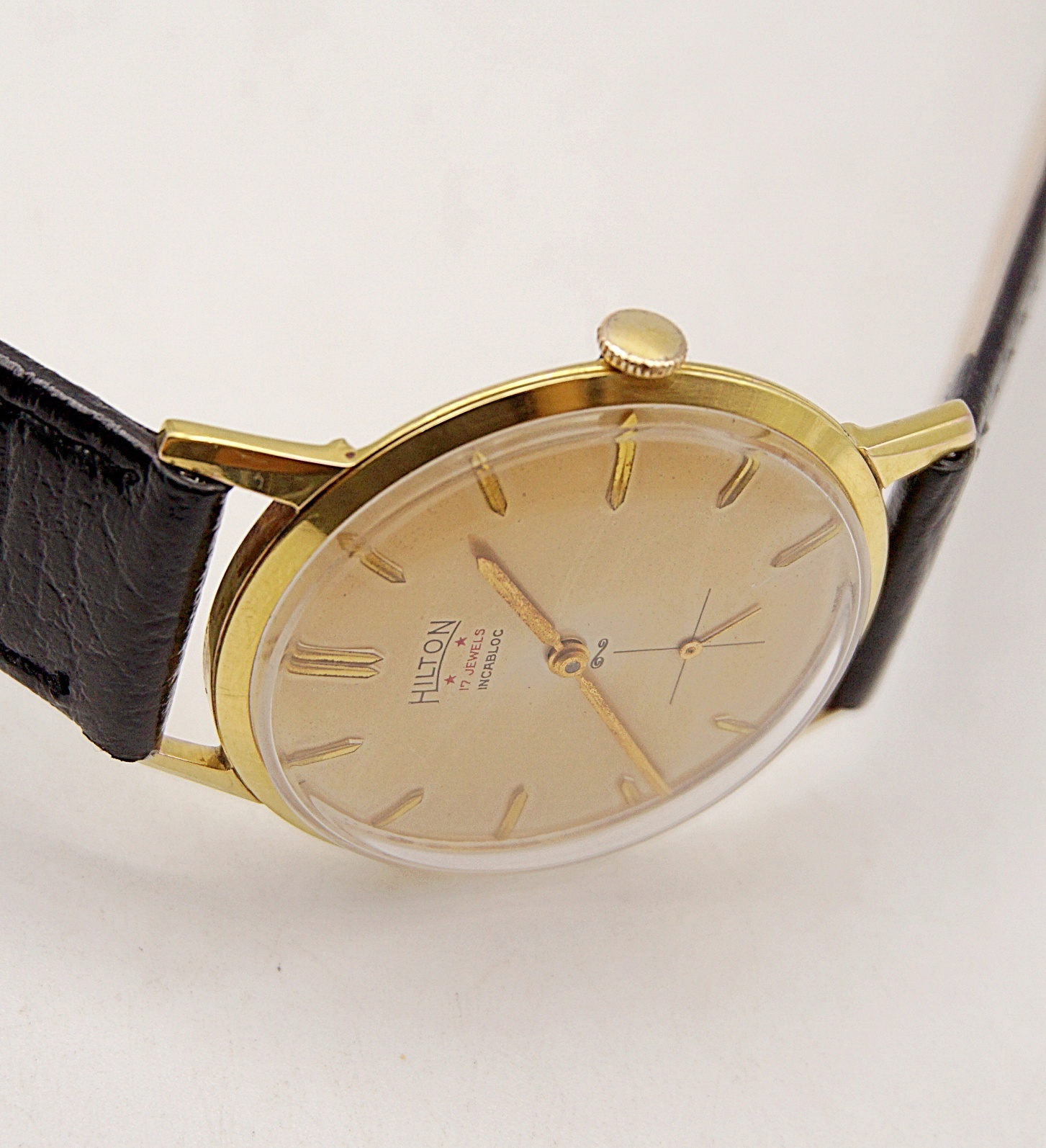 นาฬิกาเก่า HILTON ไขลานสองเข็มครึ่ง