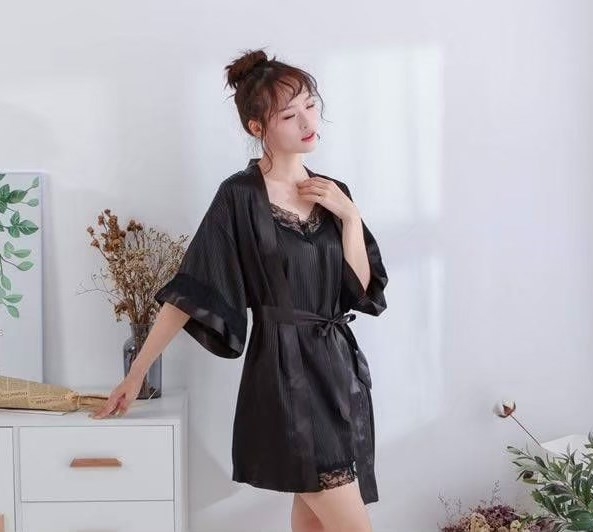 ชุดนอนเดรสสายลูกไม้ พร้อมเสื้อคลุมเข้าชุด ผ้าเนื้อนิ่ม ใส่สบาย ฟรีไซส์ ราคาส่ง 3 ชิ้น คละแบบได้ทั้งร้าน ชุดละ 490 บาท