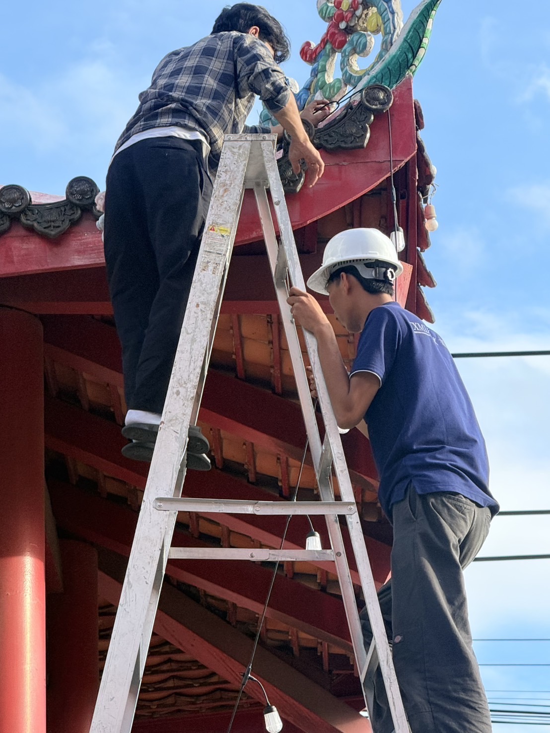 หมวกเซฟตี้ + พัดลมโซล่าเซลล์ (สีขาว)