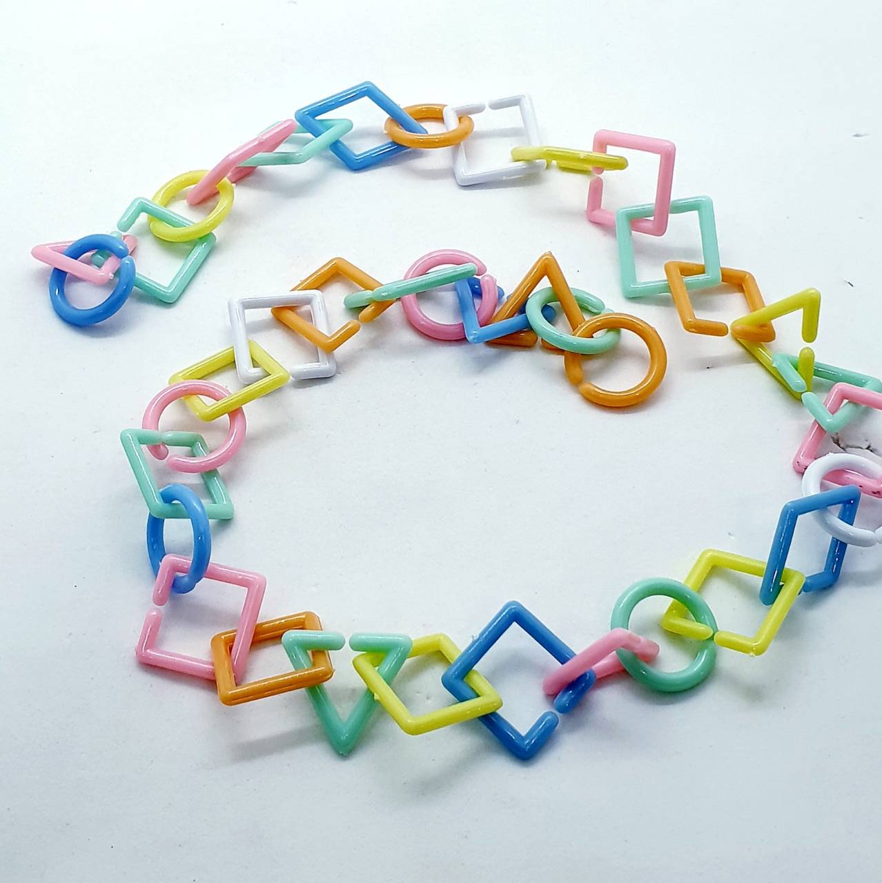 โซ่หมากเก็บแฟนซีพาสเทล บรรจุ 570 ตัว ต่อกันยาว 7.80เมตร