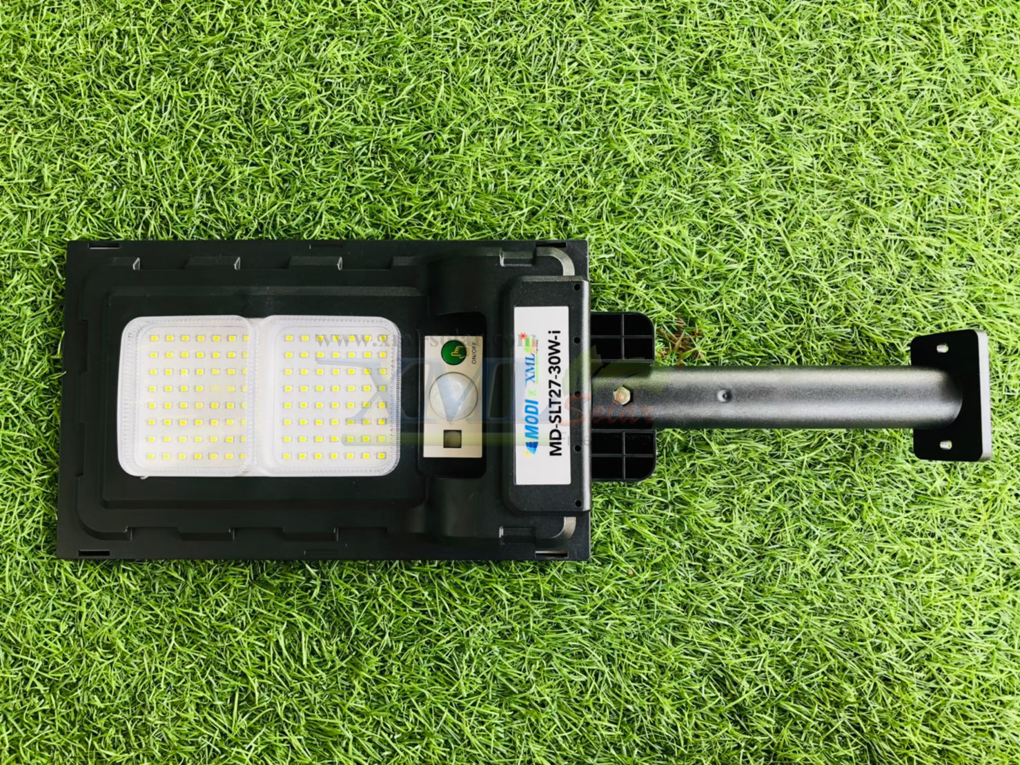 ไฟถนนโซล่าเซลล์ รุ่น Modi x XML 30W. (แสง : ขาว)(ขาพลาสติก)(ระบบสว่างค้าง) ของแท้* แบรนด์ MODI XMLSOLAR