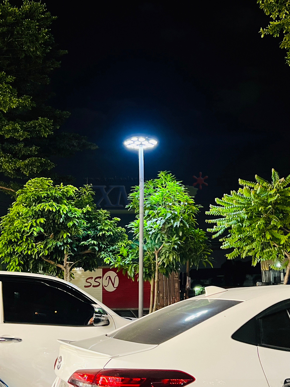 โคมไฟโซล่าเซลล์ UFO ทรงกลม รุ่นทรงรังผึ้ง (เปิดได้ 3 แสง)