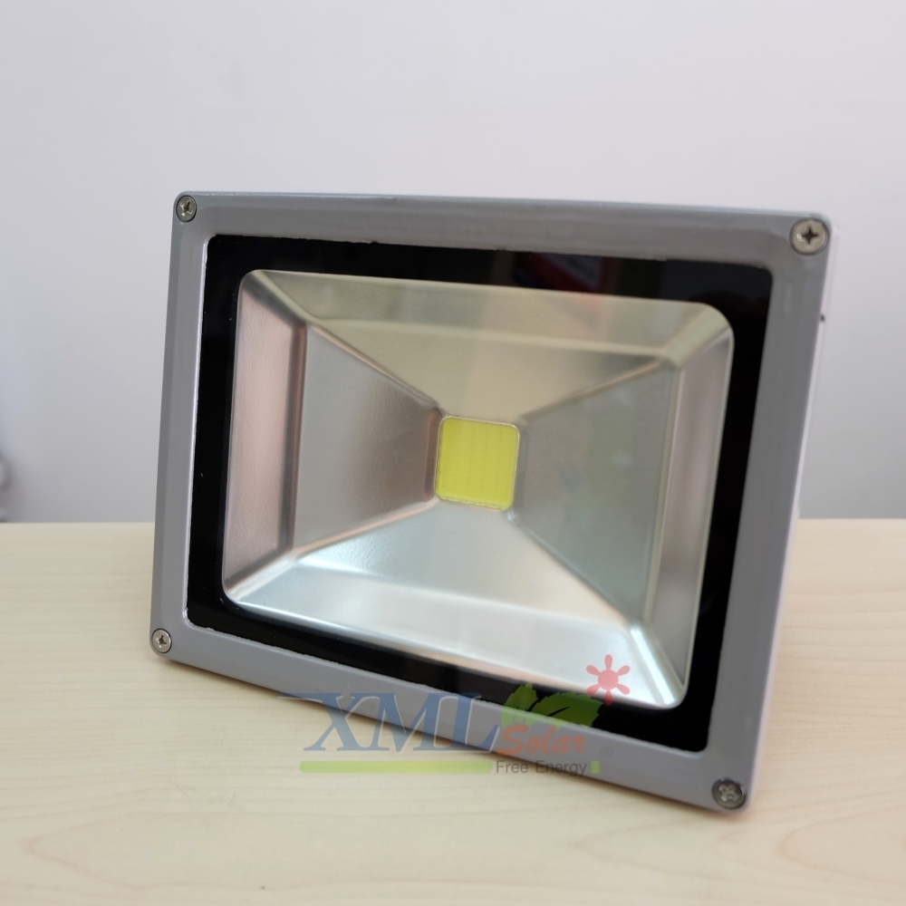 ไฟสปอตไลท์โซล่าเซลล์ รุ่น 30 Watt (เเสง : เหลืองวอมไวท์)