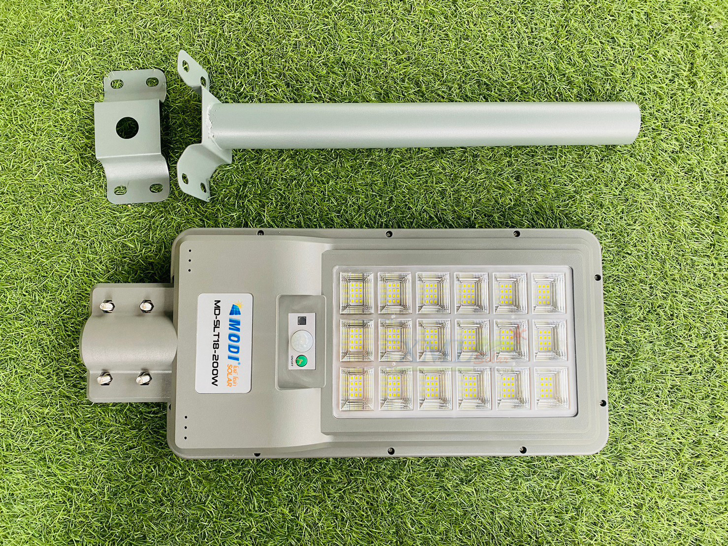 โคมไฟถนนโซล่าเซลล์ XML-Solar 200W (แสง : ขาว)(สว่างค้าง)