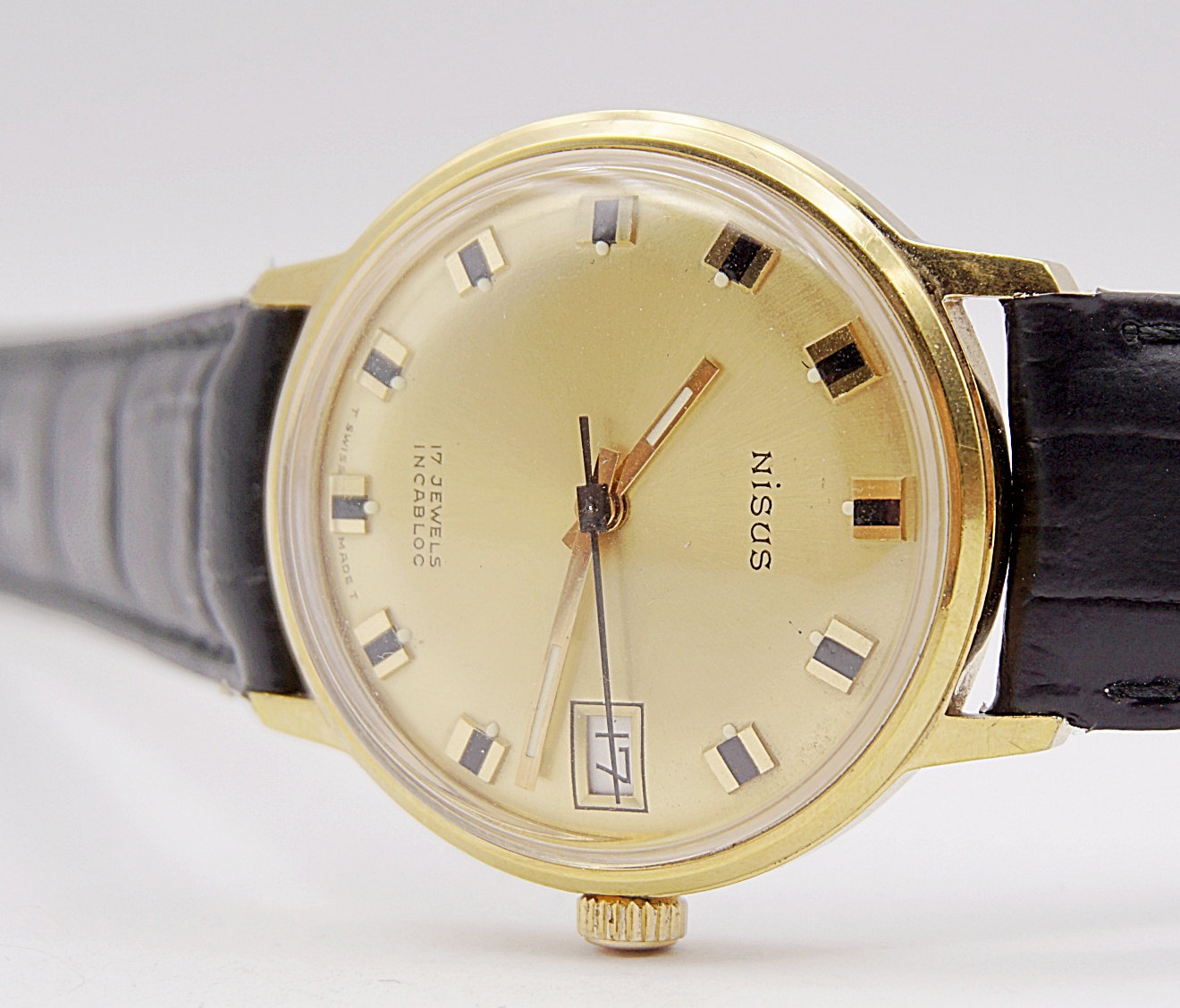 นาฬิกาเก่า NISUS ไขลาน