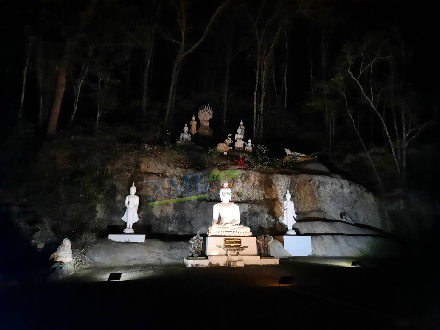 สปอร์ตไลท์โซล่าเซลล์ 300 W. รุ่นใหม่ JD8300L (แสง : เหลืองวอมไวท์) สำเนา