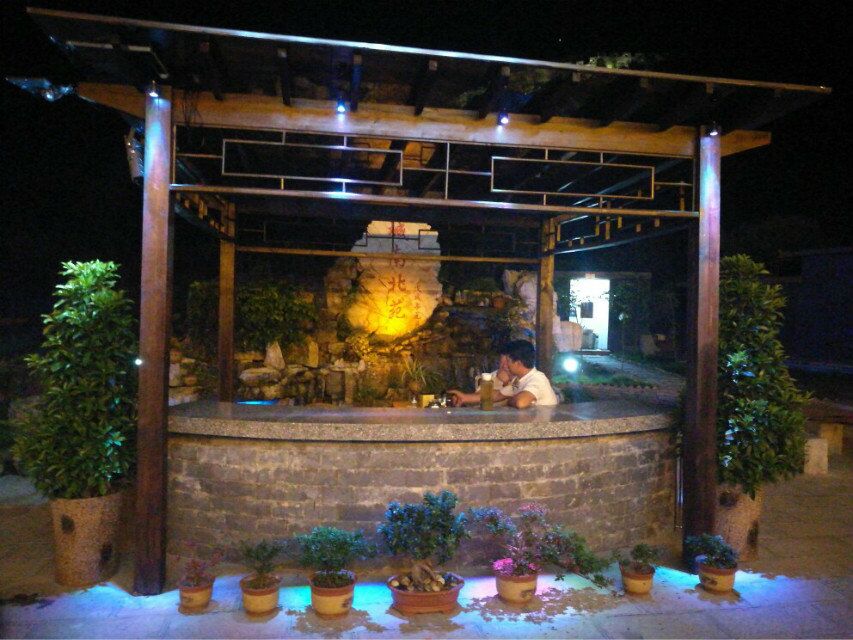 สปอร์ตไลท์ปักสนามโซล่าเซลล์ DC-11S รุ่น 4 หัว สาย 3 เมตร (หัวเล็ก)(แสง : เหลืองวอมไวท์)