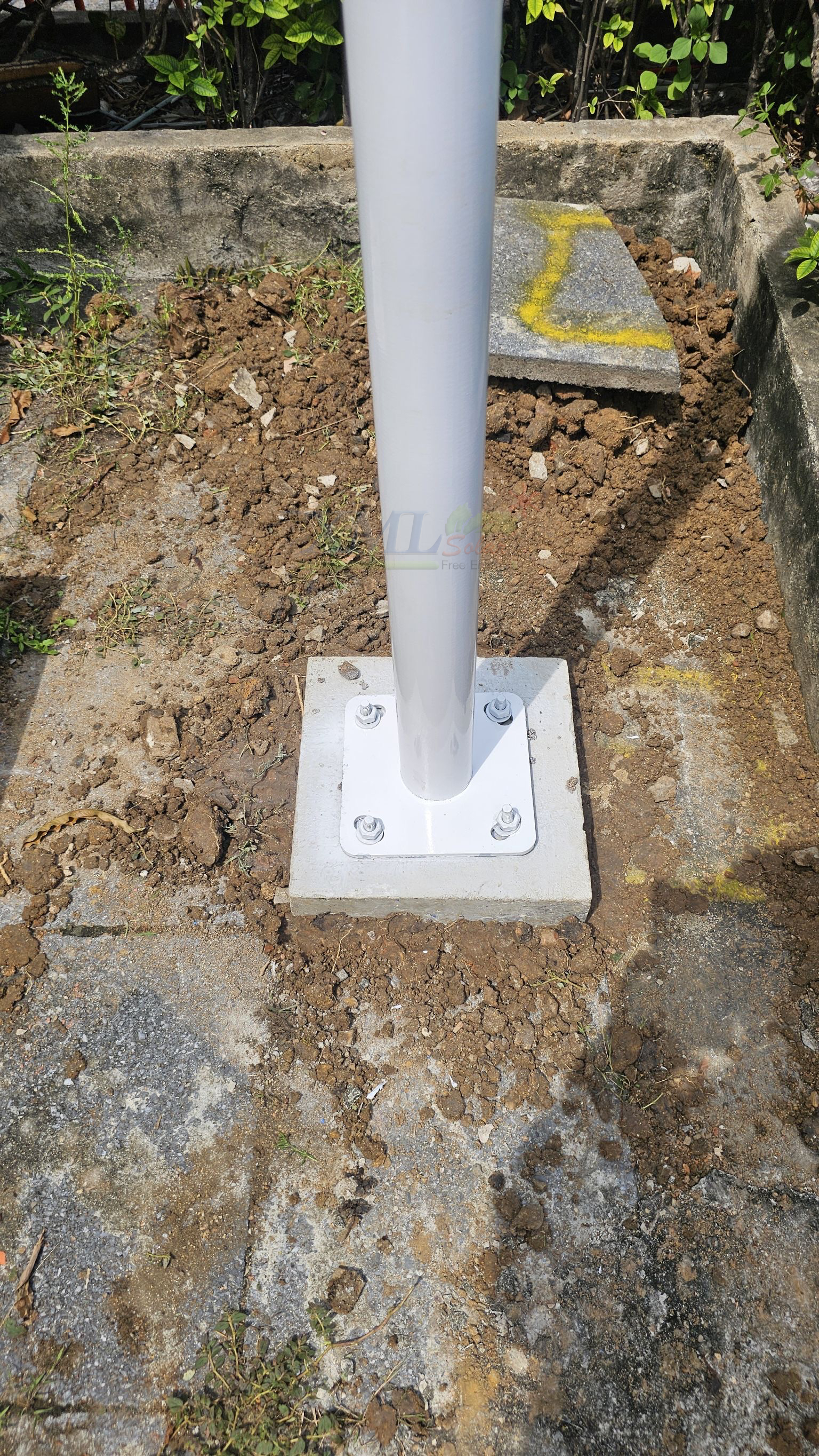 เสาไฟสนาม เหล็กพ่นสีขาว สูง 4 เมตร (ปลาย 3 นิ้ว)