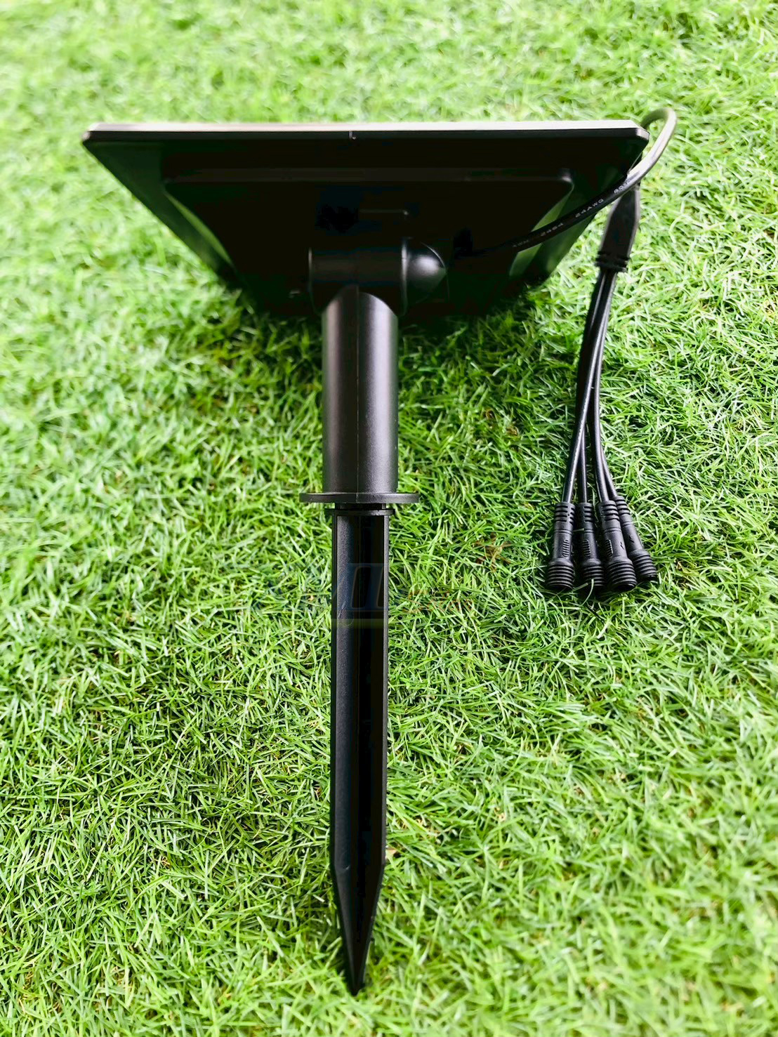 ไฟปักสนามโซล่าเซลล์ ทรงเหลี่ยม รุ่น DC-0589N (เเสง : เหลืองวอมไวท์)