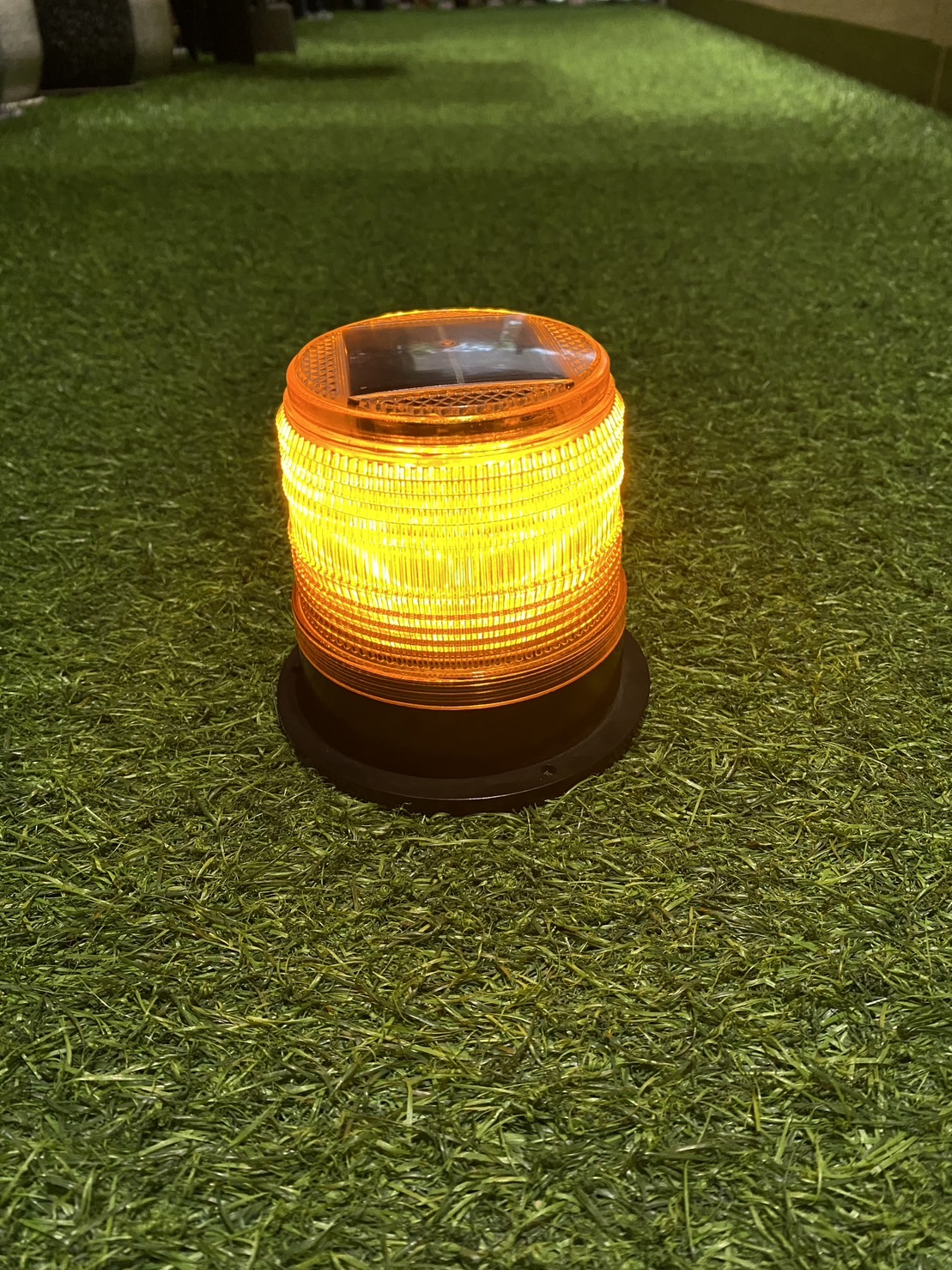 ไฟเตือนฉุกเฉินโซล่าเซลล์ + ฐานเเม่เหล็กในตัว (เเสง : เหลือง)