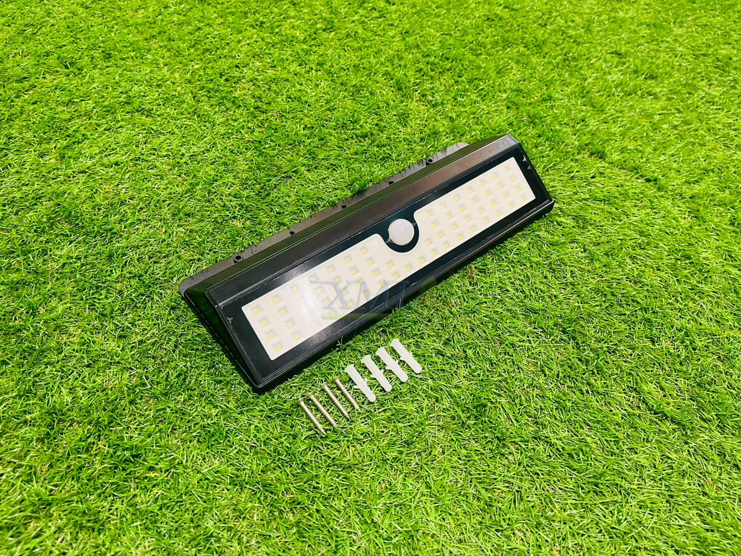 ไฟติดผนังโซล่าเซลล์ 62 LED (เเสง : ขาว)