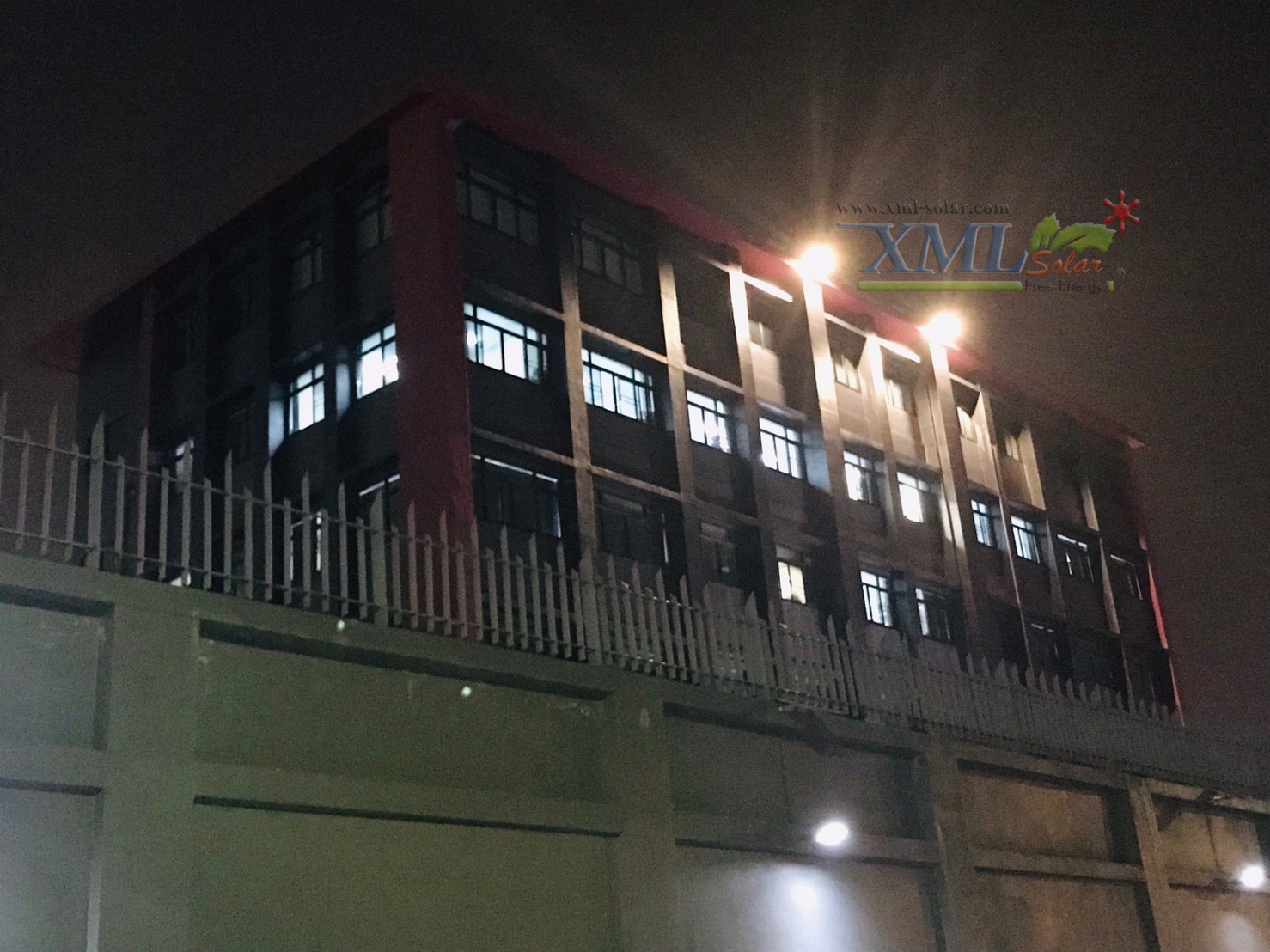 ไฟสปอตไลท์โซล่าเซลล์ 6500 Lumens. ไซต์ใหญ่ (เเสง : เหลืองวอมไวท์)