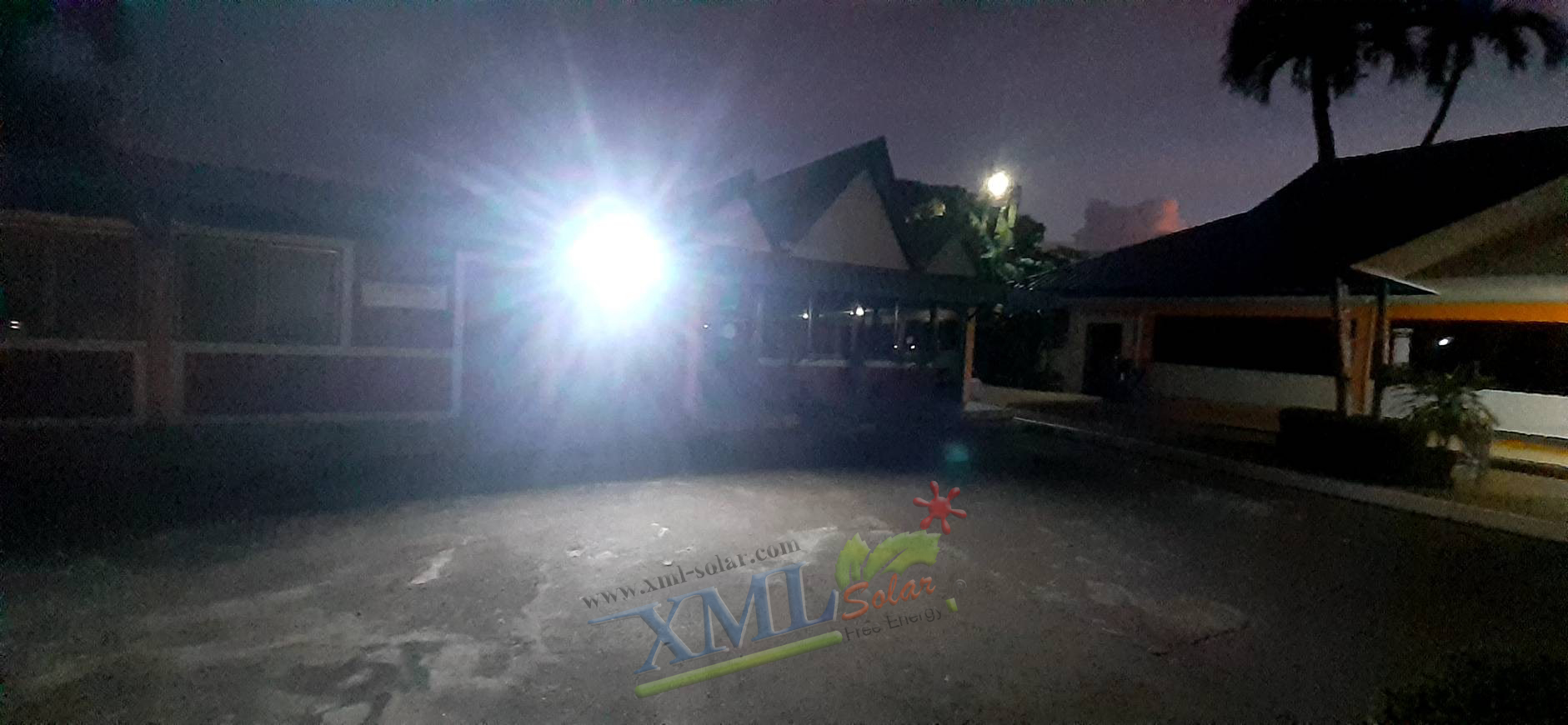 สปอร์ตไลท์โซล่าเซลล์ 60 W. รุ่นใหม่ JD8860L (แสง : ขาว)