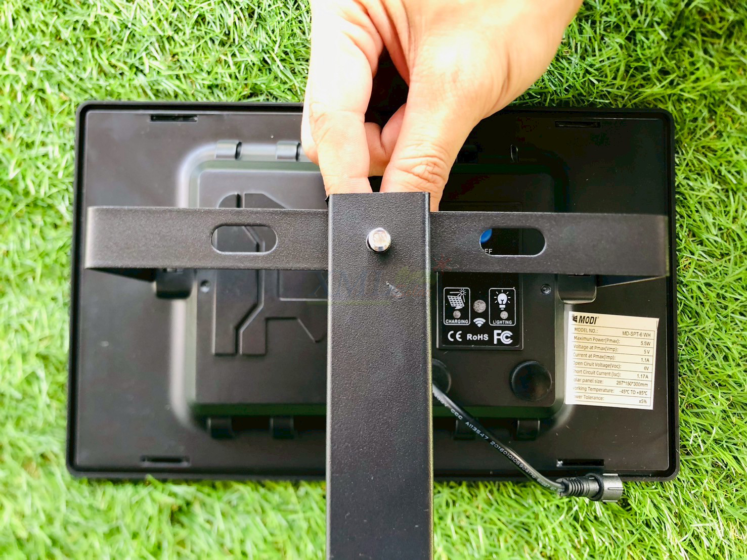 สปอร์ตไลท์โซล่าเซลล์ รุ่น MD-SPT-6 (แสง : ขาว)