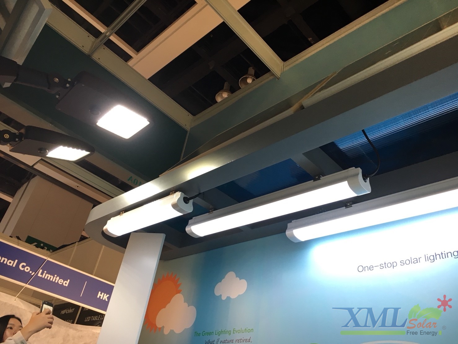 ชุดไฟหลอดยาวโซล่าเซลล์ 30 Watt Monocrystalline (แสง ขาว)
