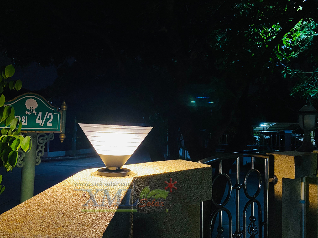 โคมไฟหัวเสาโซล่าเซลล์ ทรงกรวย แบบที่ 1 (แสง : ขาว+เหลืองวอมไวท์)
