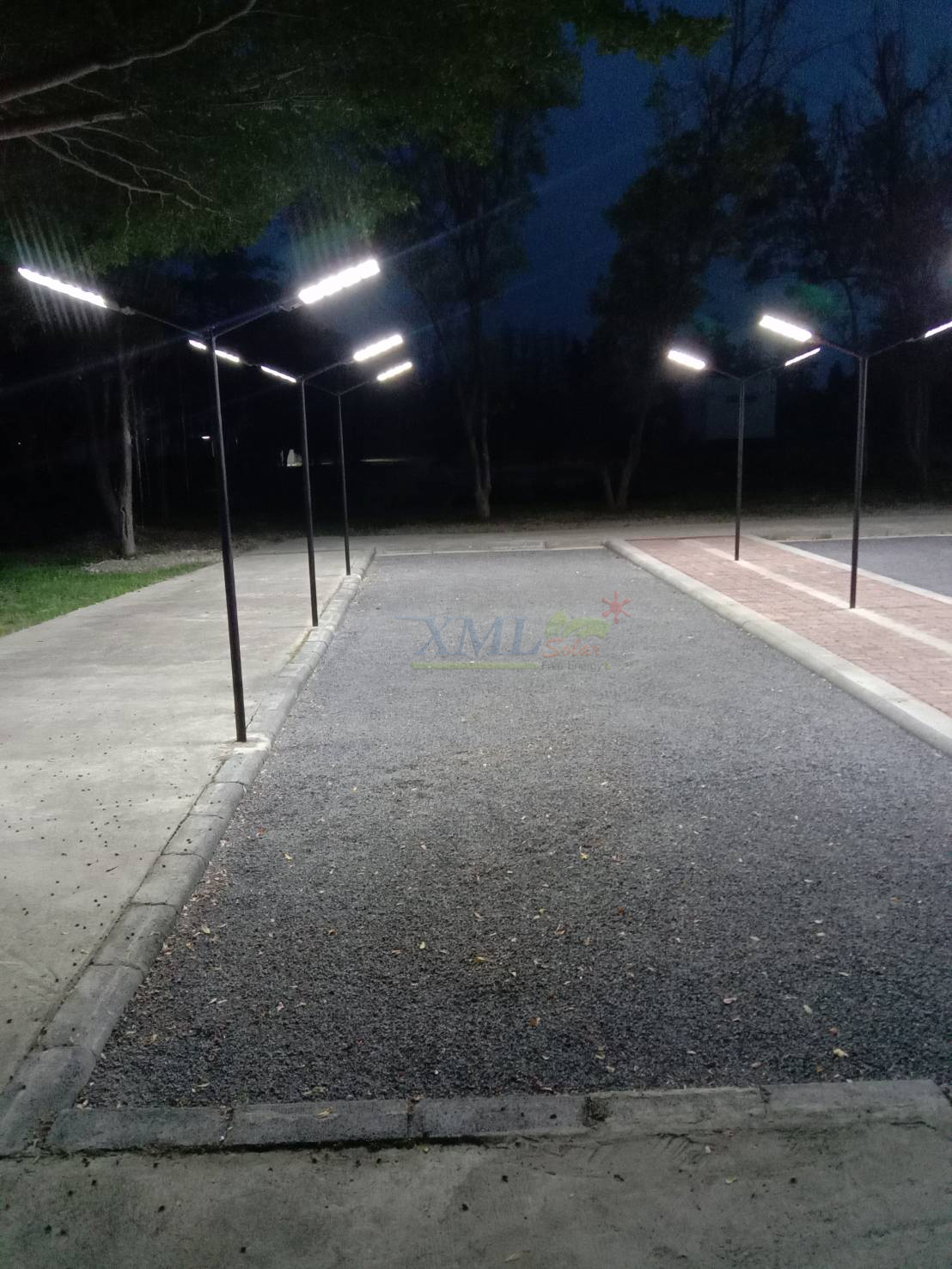 โคมไฟถนนโซล่าเซลล์ รุ่น ECO-BM24 15000W (24 ช่อง)(แสง : ขาว)