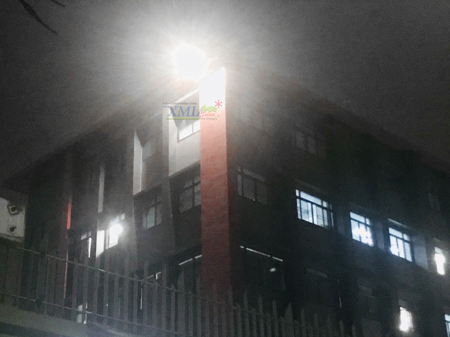 ไฟสปอตไลท์โซล่าเซลล์ 6800 Lumens. ไซต์ใหญ่ (เเสง : ขาว)