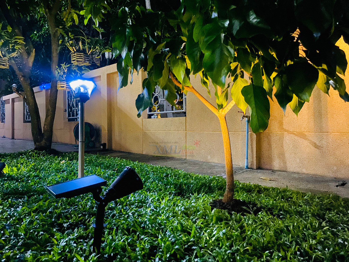 สปอร์ตไลท์ปักสนามโซล่าเซลล์ 7 LED(super bright) (เเสง : เหลืองวอมไวท์)