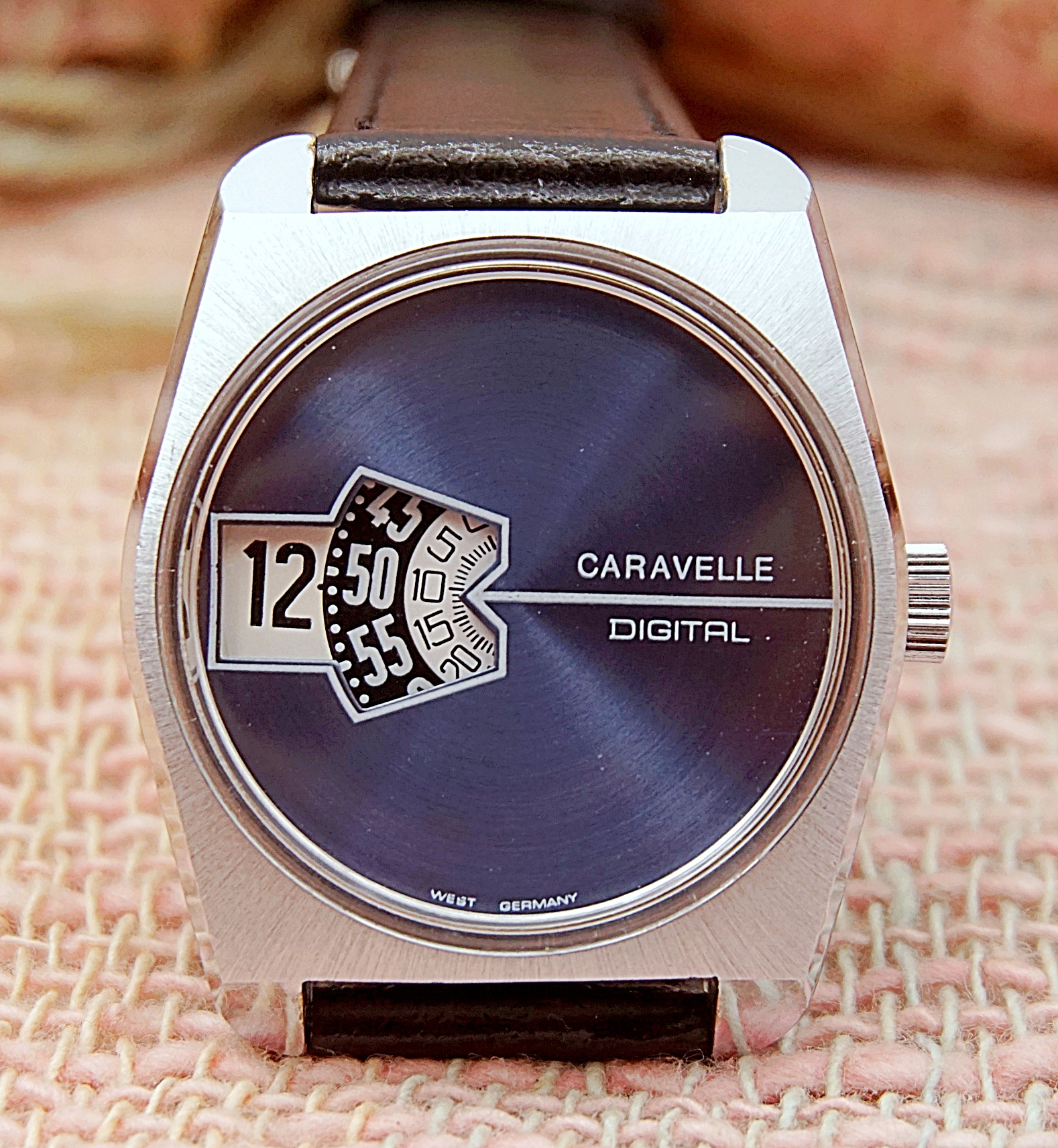 นาฬิกาเก่า CARAVELLE ไขลาน (Jump Hour)
