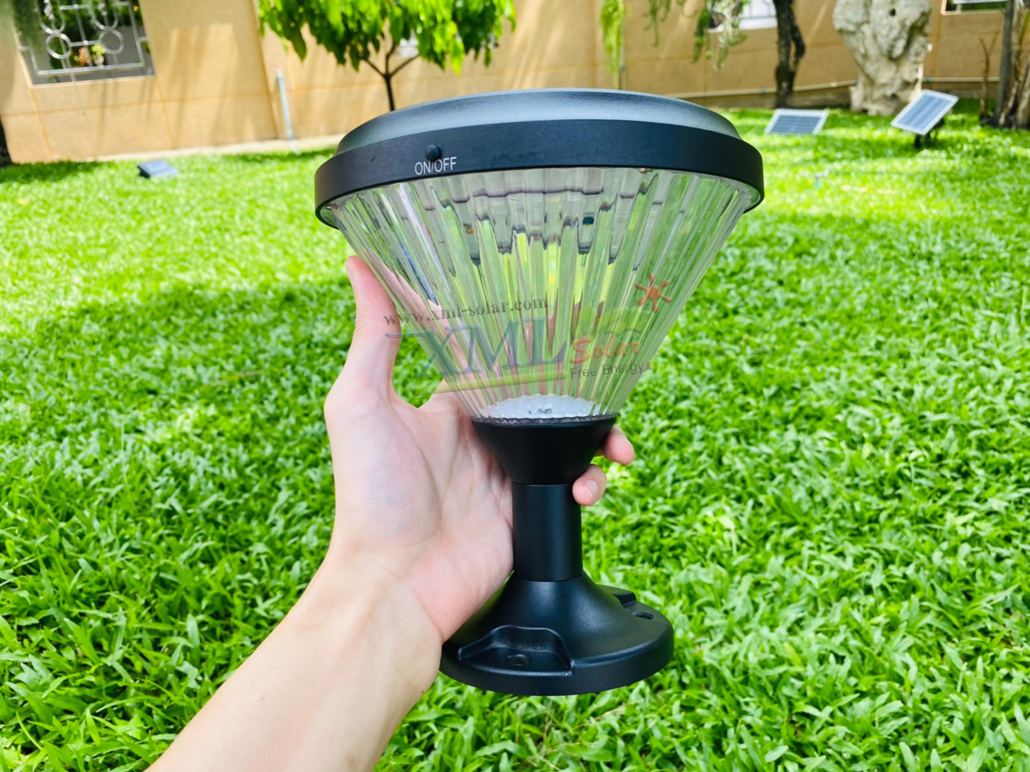 โคมไฟหัวเสาโซล่าเซลล์ ทรงกรวย (แสง : เหลืองวอมไวท์)