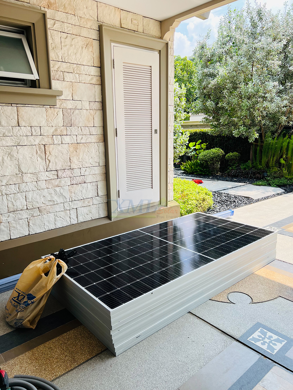 ระบบโซล่าเซลล์ติดหลังคา Enphase Solar Rooftop ขนาด 5.04 KW (ON-GRID) 3 Phase พร้อมติดตั้ง