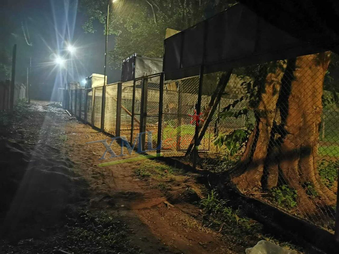 ไฟสปอตไลท์โซล่าเซลล์ 200 Watt กล่องสีน้ำตาล (เปิดได้ 3 แสง)