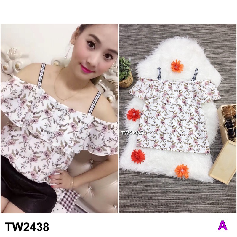 เสื้อสายเดี่ยวทรงปาดไหล่ระบาย พิมพ์ลายดอกไม้ เพิ่มความหวานให้เสื้อ แอบเซ็กซี่นิดๆ ด้วยดีเทลปาดไหล่สายเดี่ยว แค่จับแมชกับกางเกงขาสั้น รองเท้าผ้าใบสักคู่ ก็เริ่ดแล้วจ้า